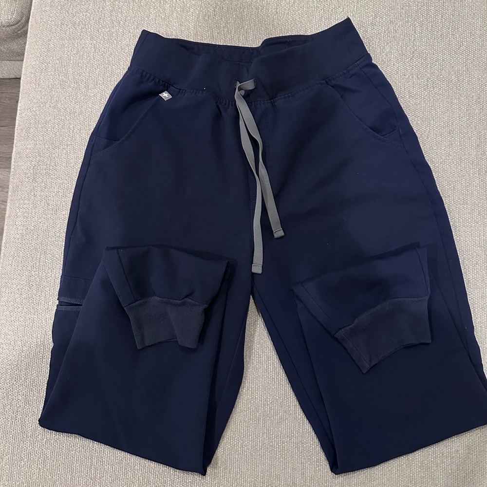 Figs Women’s Navy Jogger Pants with Cargo Pockets